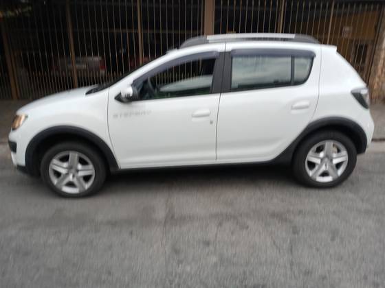 RENAULT SANDERO 1.6 STEPWAY 8V FLEX 4P MANUAL RENAULT SANDERO 1.6 STEPWAY 8V FLEX 4P MANUAL
